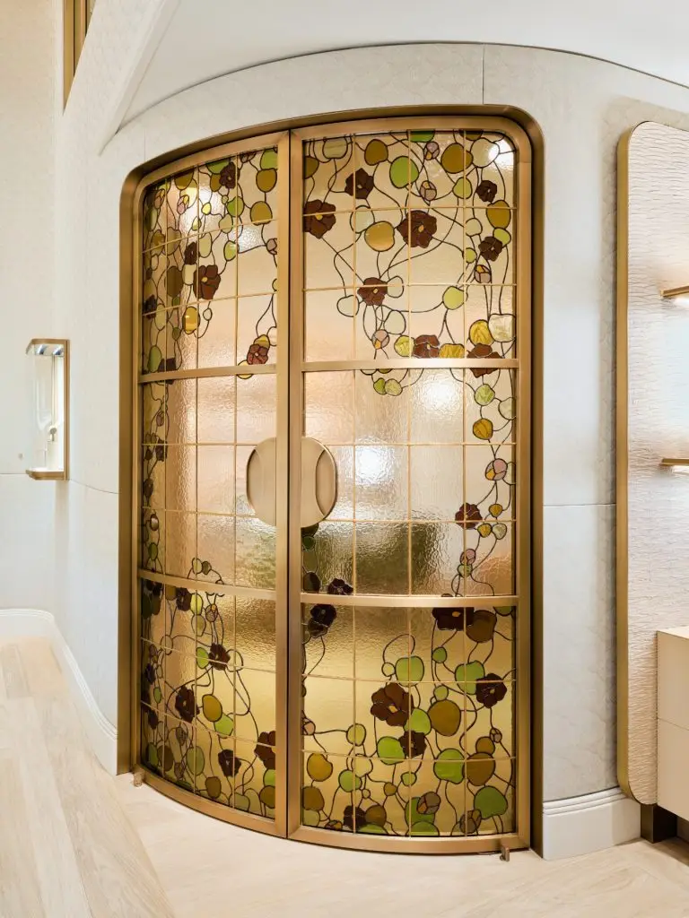 Portes en vitrail sur mesure du salon privé de la boutique Cartier à Bruxelles