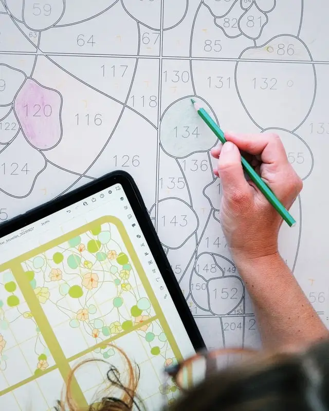 Création par l'Atelier Cocoroca d'une porte en vitrail pour la maison Cartier avec le studio Friedmann et Versace
