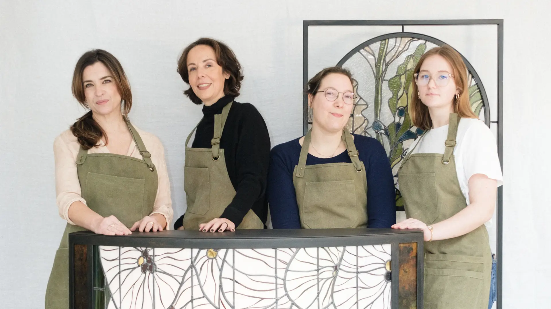 L'équipe de l'Atelier Cocoroca dans leur atelier de la région parisienne