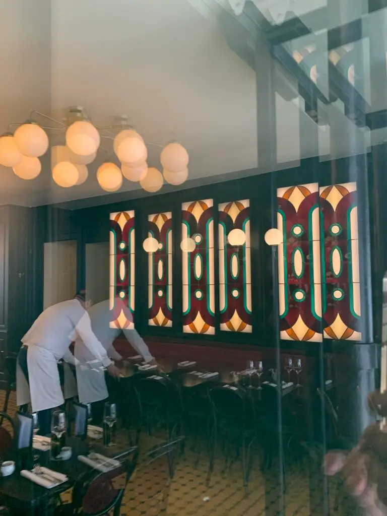 Vitrail contemporain réalisé pour L’Abordage à Paris